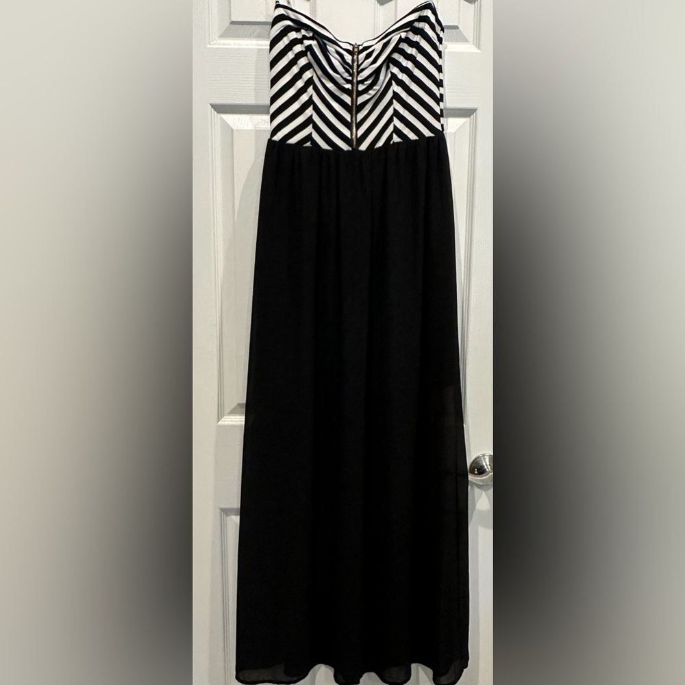 *Mint Condition Iris Black Maxi A-Line Dress